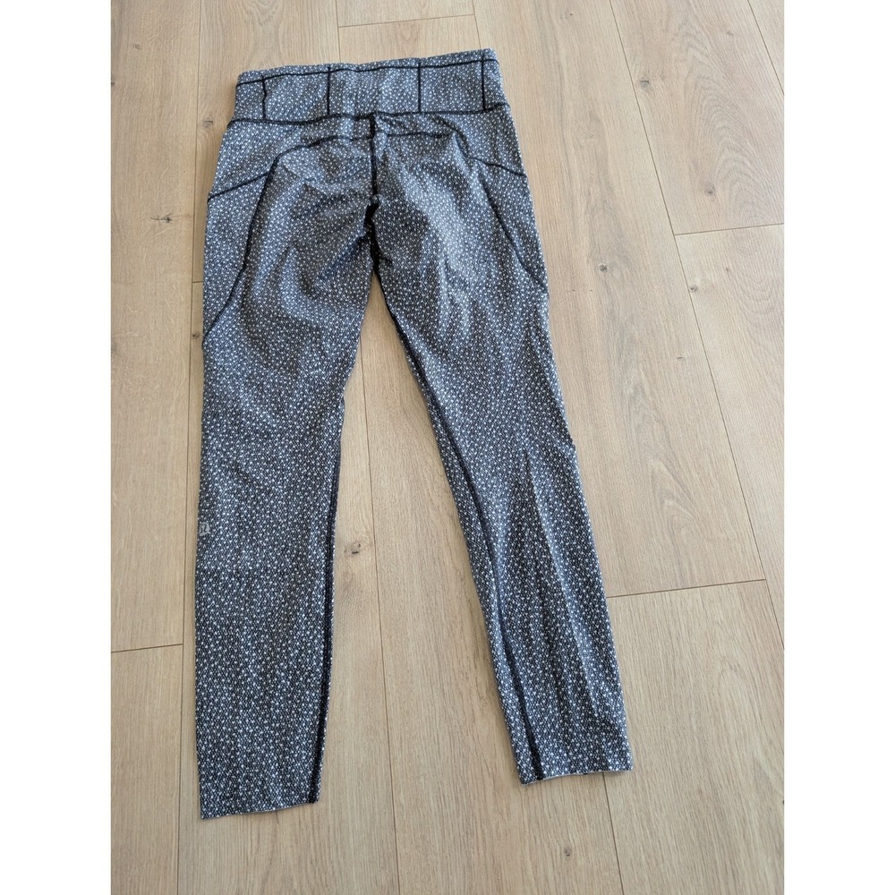 Lululemon Fast Free 7/8 Tights In Frozen Fizz White‎ And Black Size 8